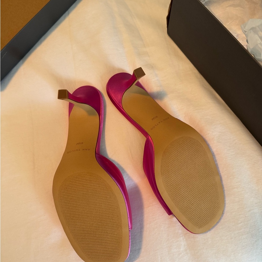 Ann Taylor Fuchsia Satin Heels - Picture 4 of 5
